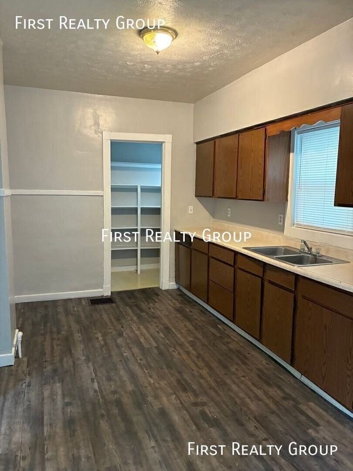 137 Illinois Ave - Photo 7 of 13