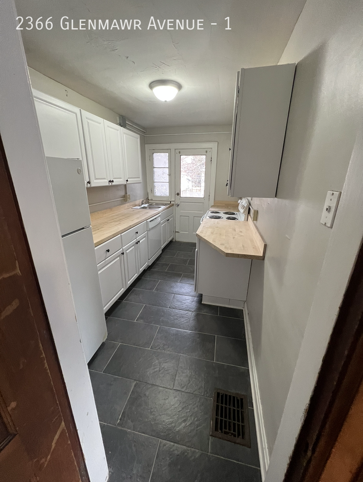 2366 Glenmawr Ave #1 - Photo 4 of 20
