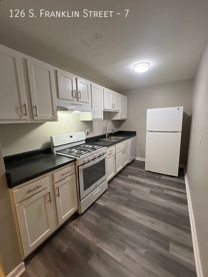 126 S Franklin St #7 - Photo 2 of 18