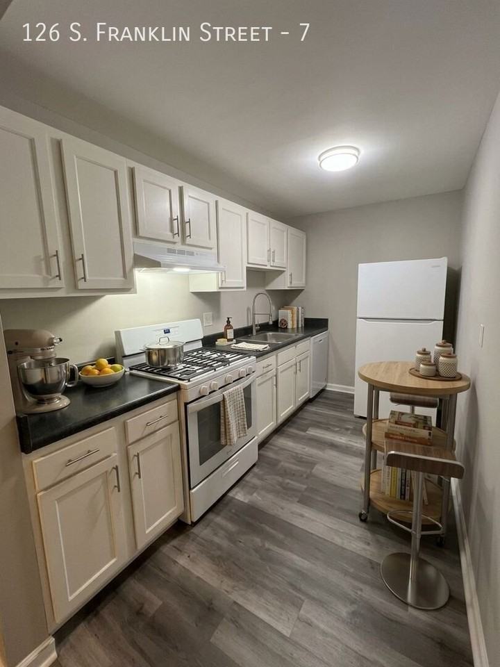 126 S Franklin St #7 - Photo 3 of 18