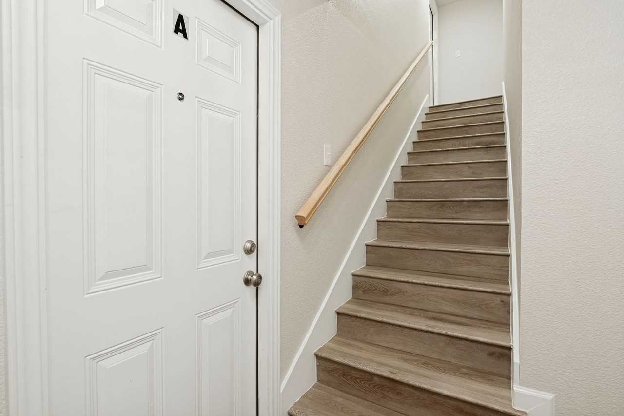 407 N Justin Ave #A - Photo 3 of 12