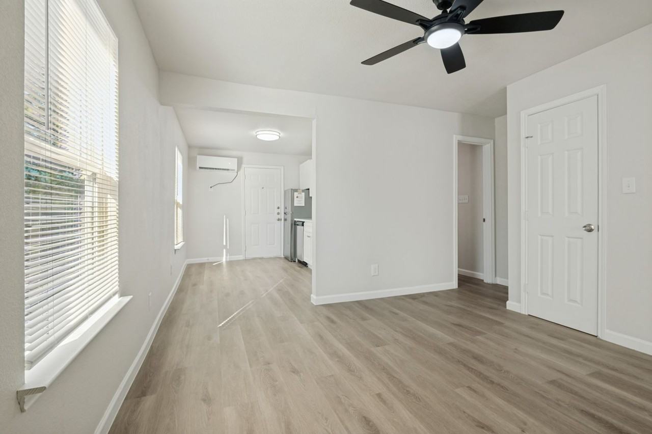 407 N Justin Ave #A - Photo 4 of 12