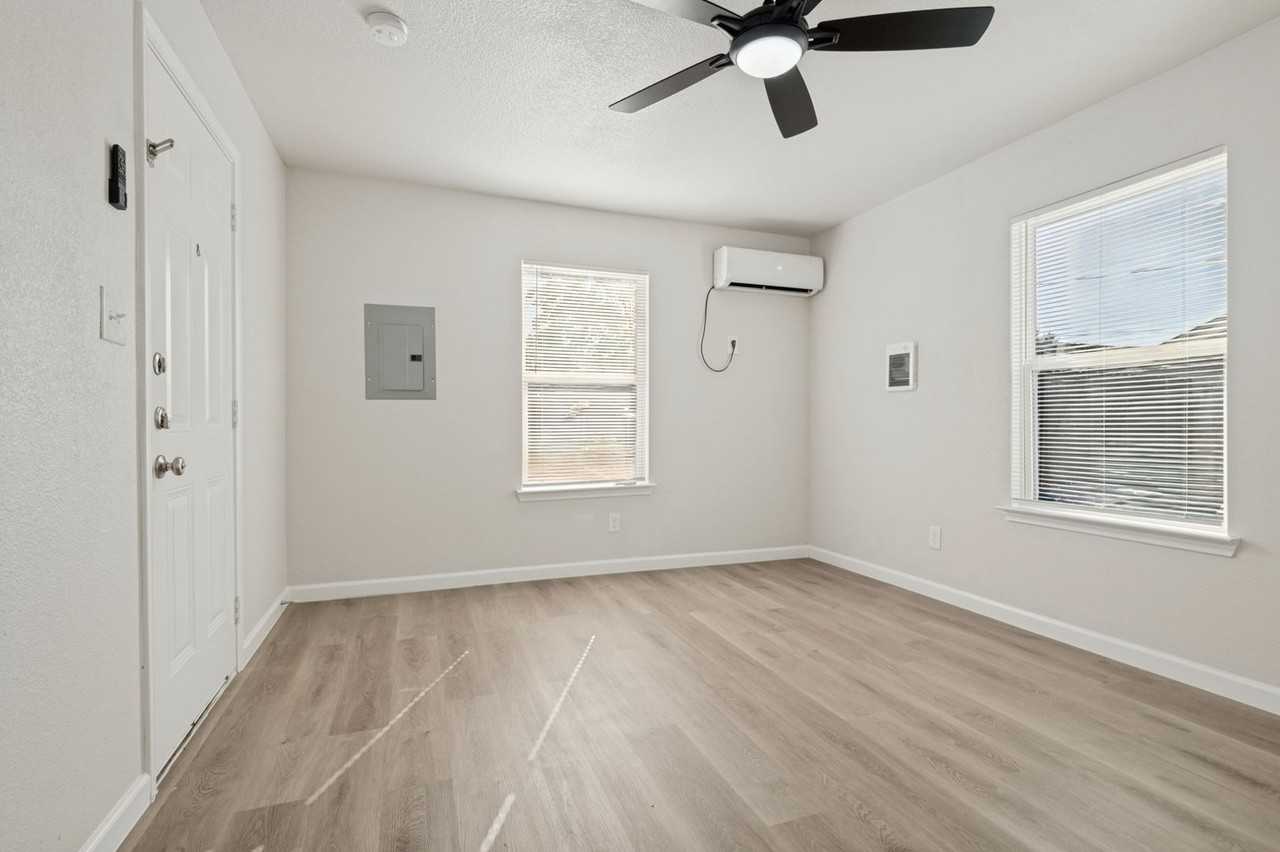 407 N Justin Ave #A - Photo 6 of 12