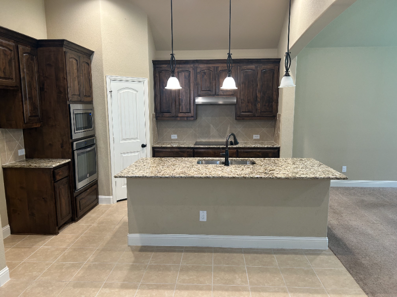 1102 Westminster Dr - Photo 6 of 14