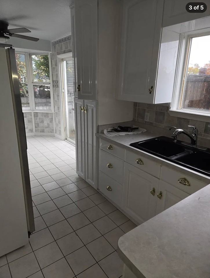 1115 S Lawrence St #MAIN - Photo 3 of 5