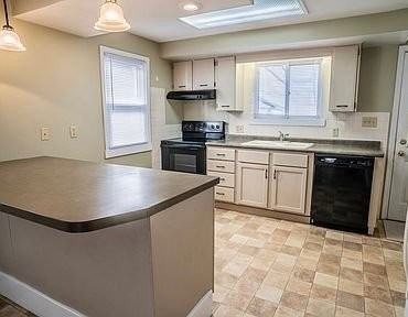 3317 S Harrison St - Photo 3 of 11