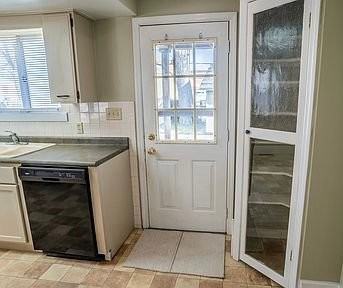 3317 S Harrison St - Photo 6 of 11
