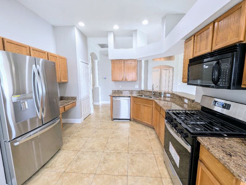 15524 Lake Bella Vista Dr - Photo 5 of 20