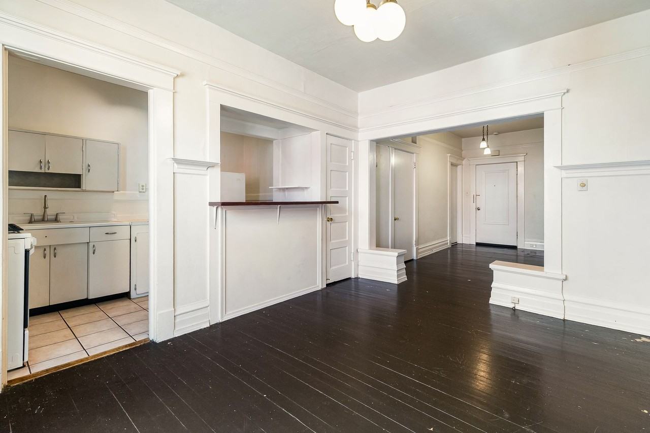 1059 N State Street - Photo 2 of 5
