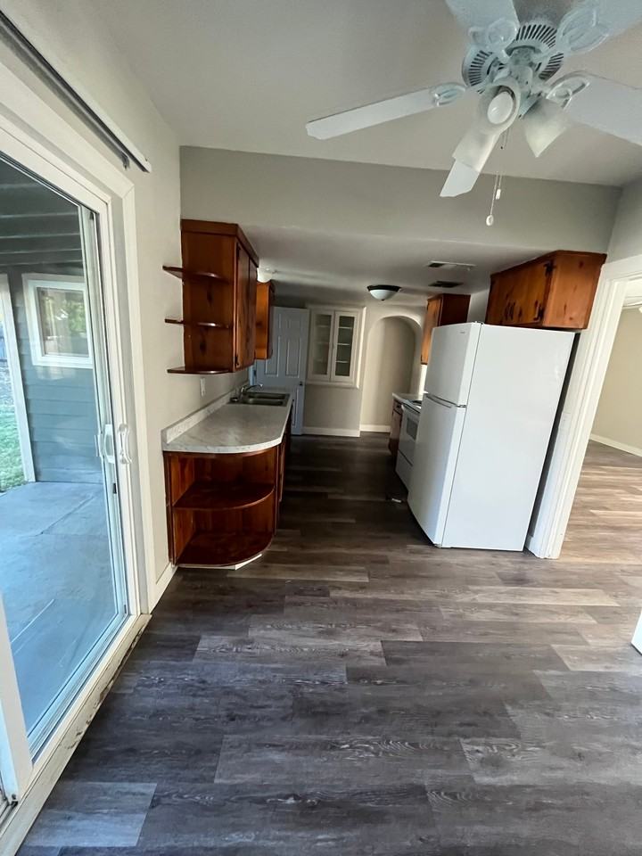 2748 Cohasset Rd - Photo 5 of 9
