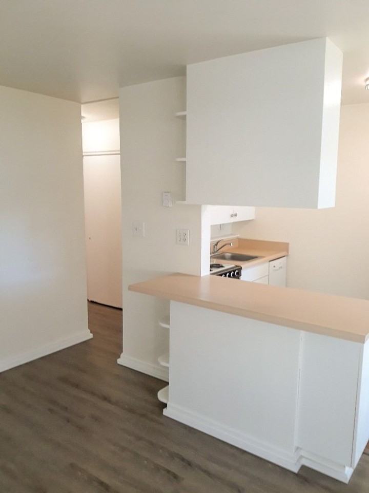 Belmont Roy Apartments - Photo 4 of 17