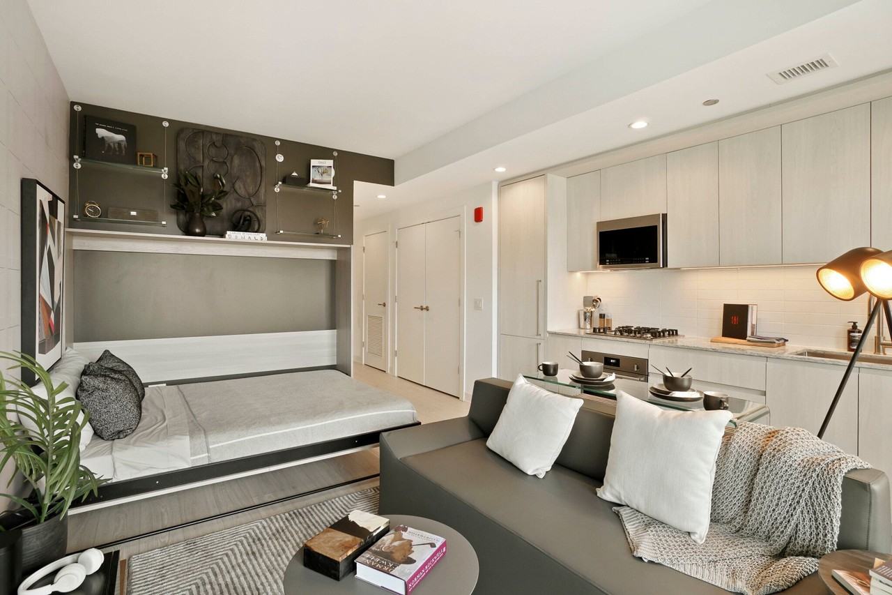 341 N Halsted St - Photo 3 of 15
