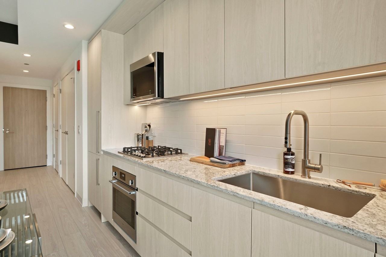341 N Halsted St - Photo 5 of 15