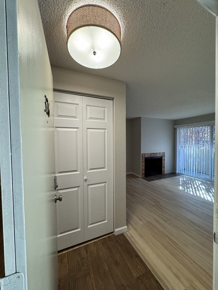 Sunset Blvd Ne #326 - Photo 3 of 18