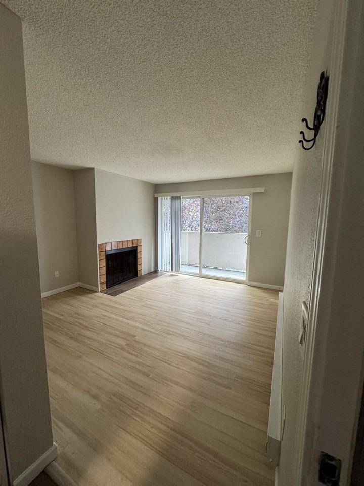 Sunset Blvd Ne #326 - Photo 4 of 18