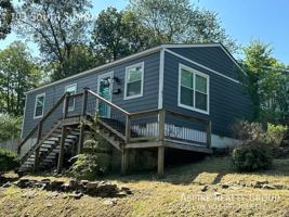 featured image of 103 S Summit St