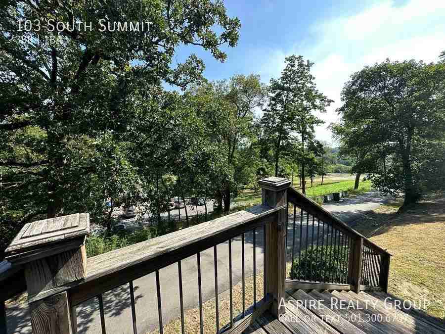 103 S Summit St - Photo 2 of 17