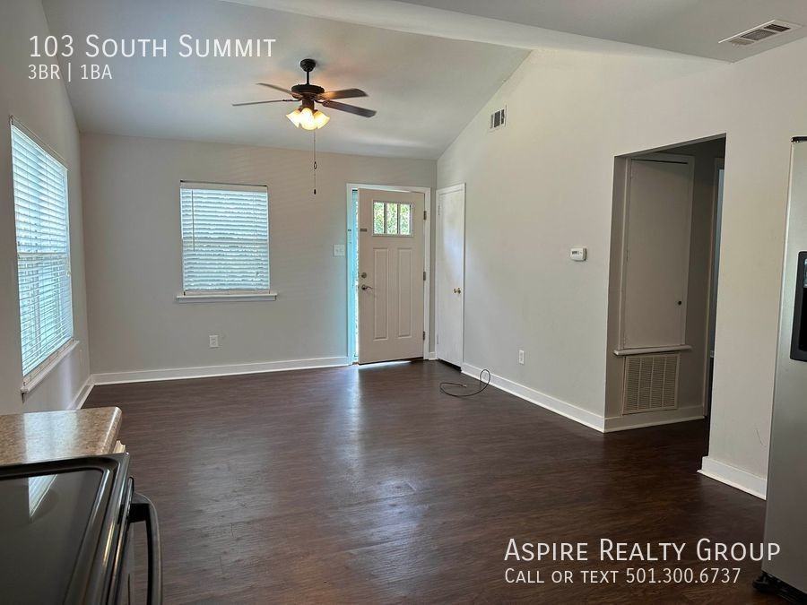 103 S Summit St - Photo 3 of 17