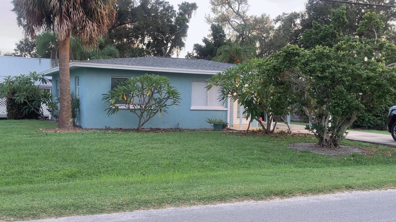 130 Lakeview Dr - Photo 2 of 16