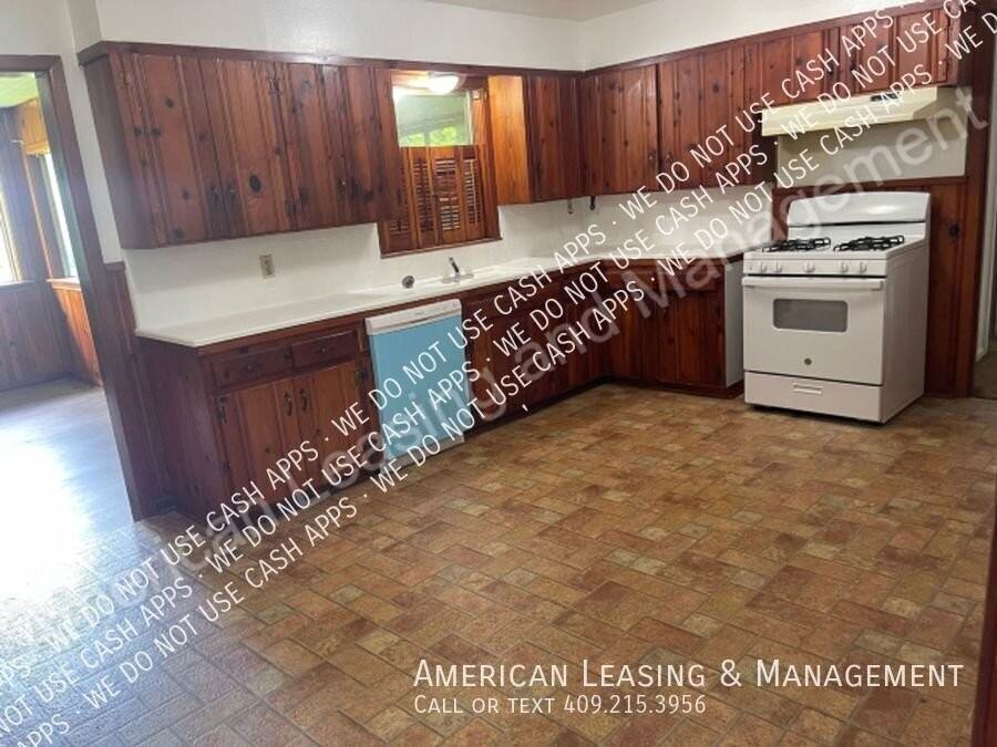5480 Thames Dr - Photo 2 of 22
