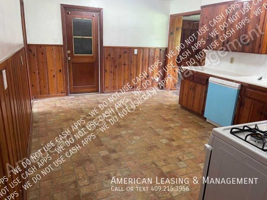 5480 Thames Dr - Photo 3 of 22