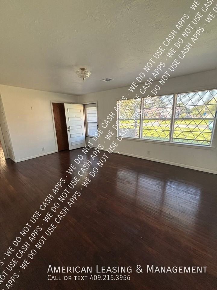 5480 Thames Dr - Photo 6 of 22