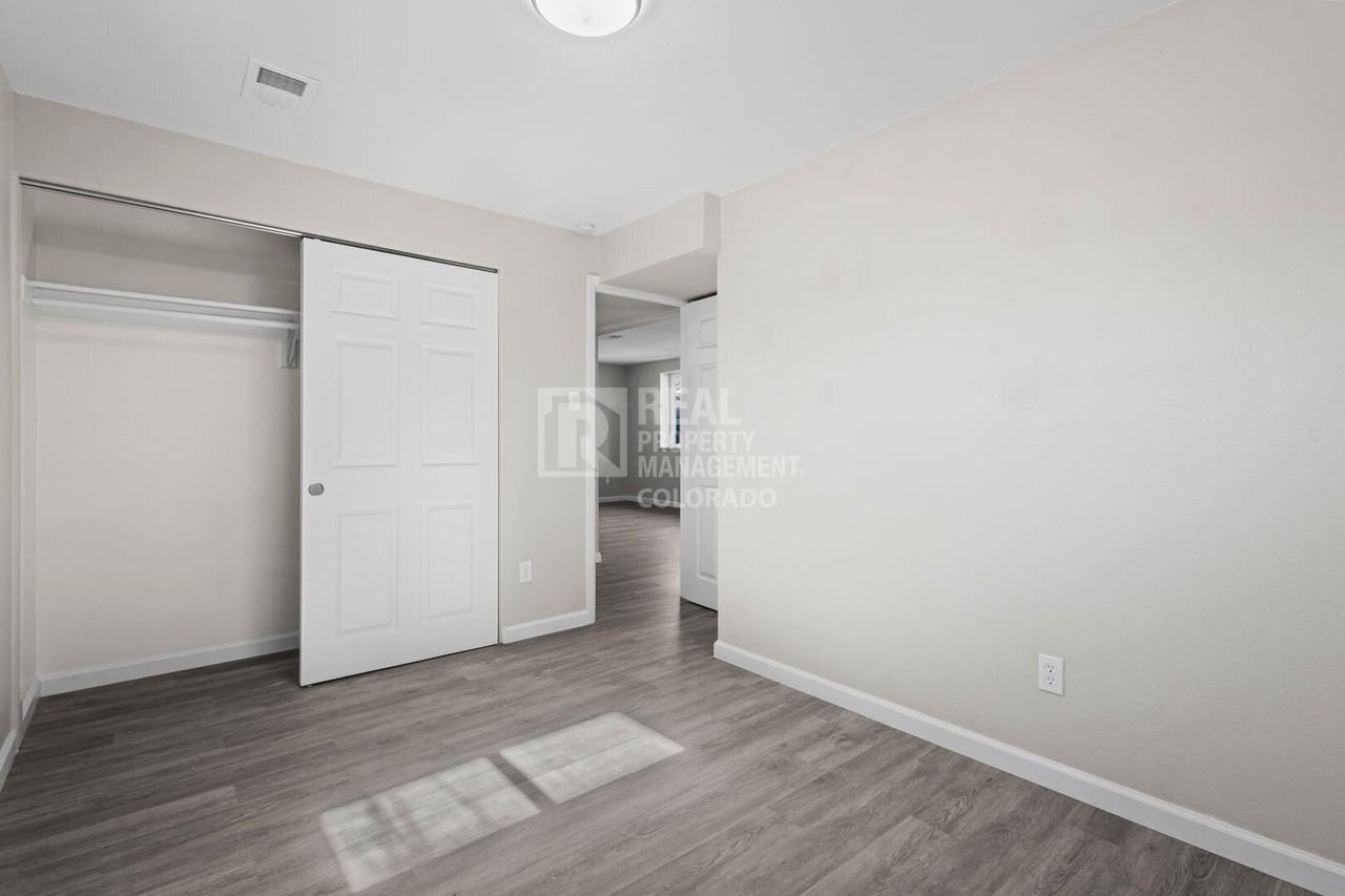 2253 S Lincoln St - Photo 5 of 13