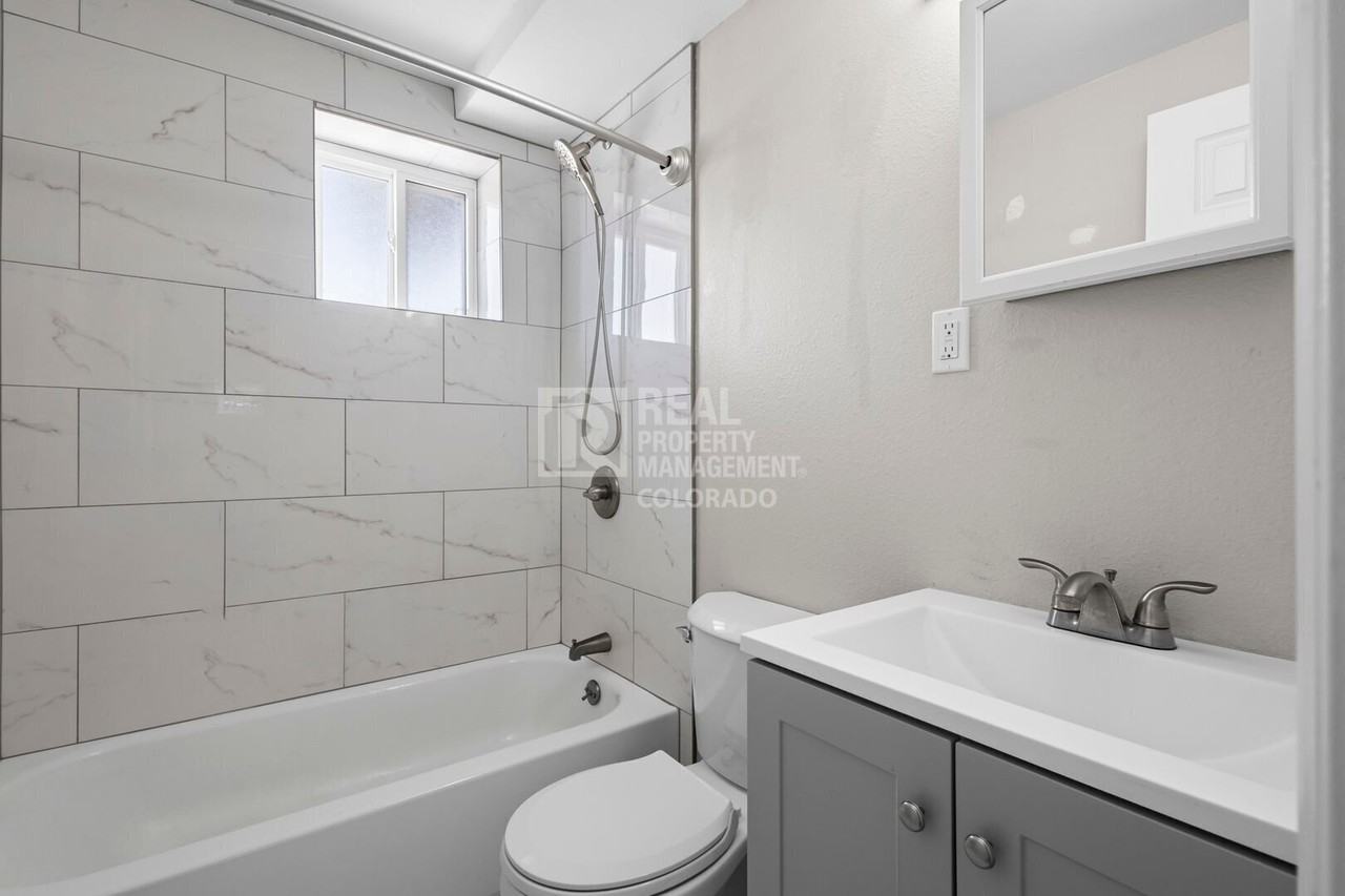 2253 S Lincoln St - Photo 6 of 13