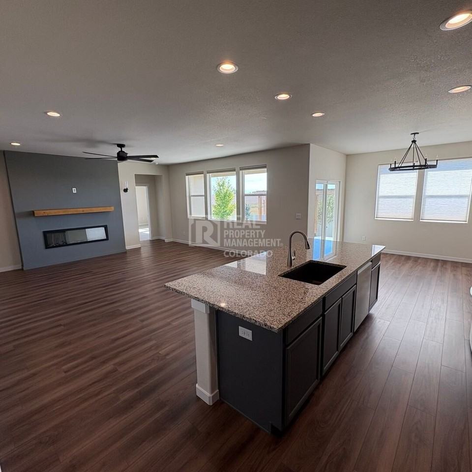4524 Scenic Ln - Photo 3 of 28