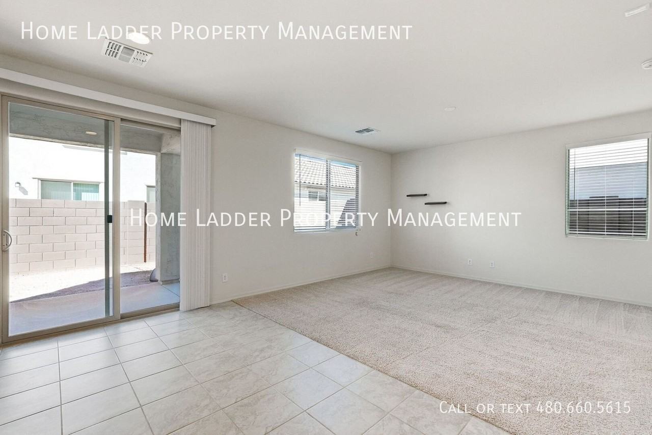 16452 W Whispering Wind Dr - Photo 4 of 43