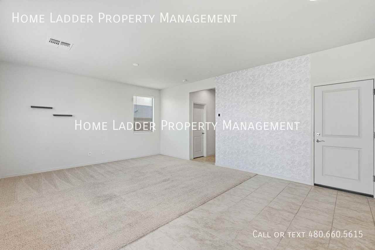 16452 W Whispering Wind Dr - Photo 5 of 43