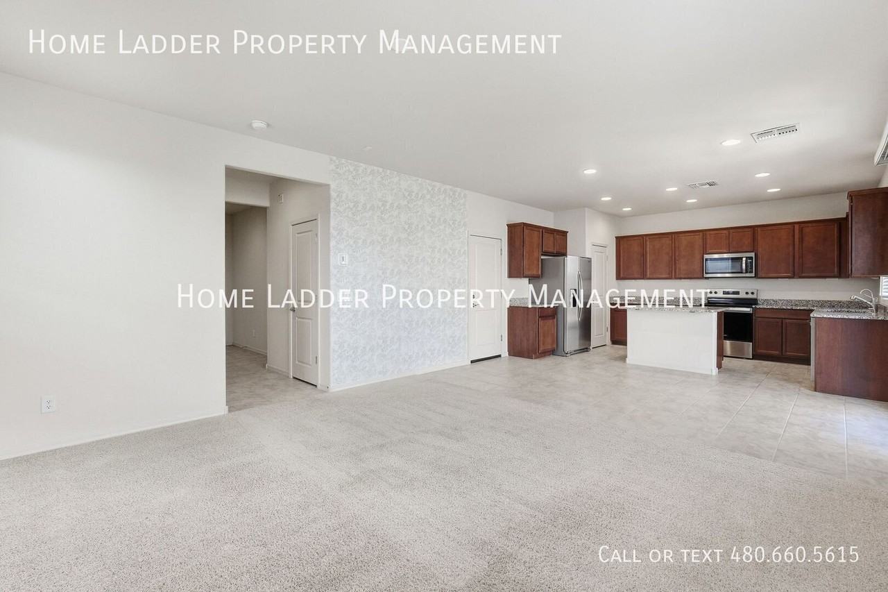 16452 W Whispering Wind Dr - Photo 6 of 43