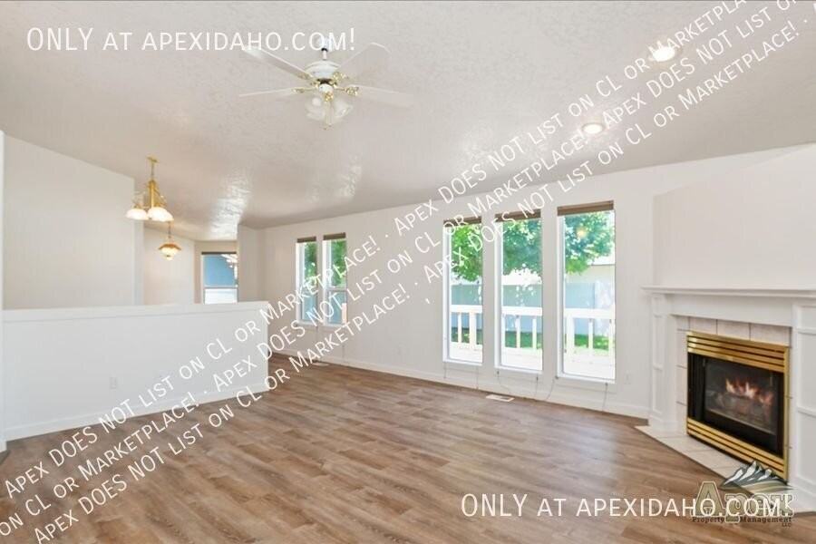 702 Driftwood Ln - Photo 2 of 31