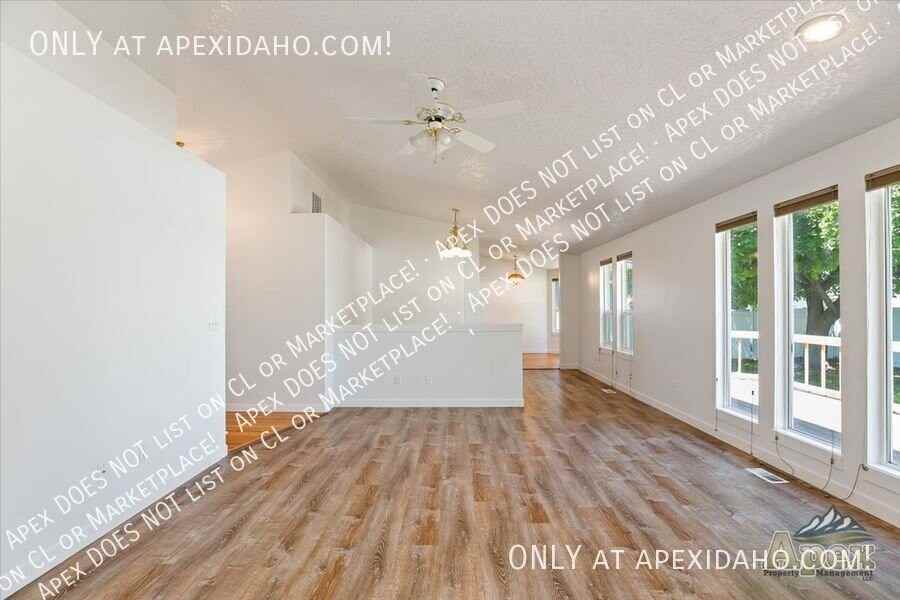 702 Driftwood Ln - Photo 6 of 31