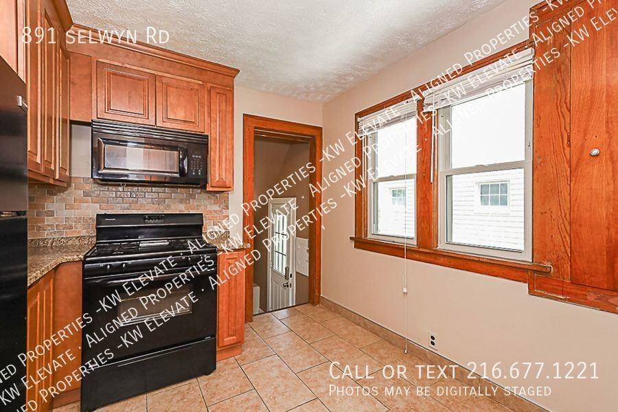 891 Selwyn Rd - Photo 5 of 31