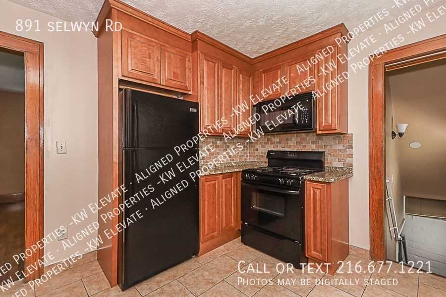 891 Selwyn Rd - Photo 6 of 31