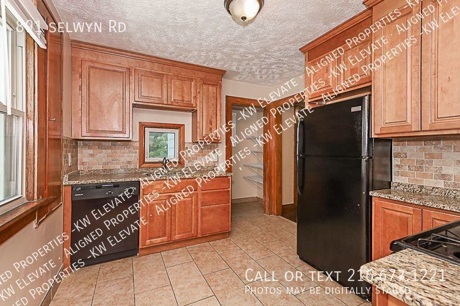 891 Selwyn Rd - Photo 7 of 31