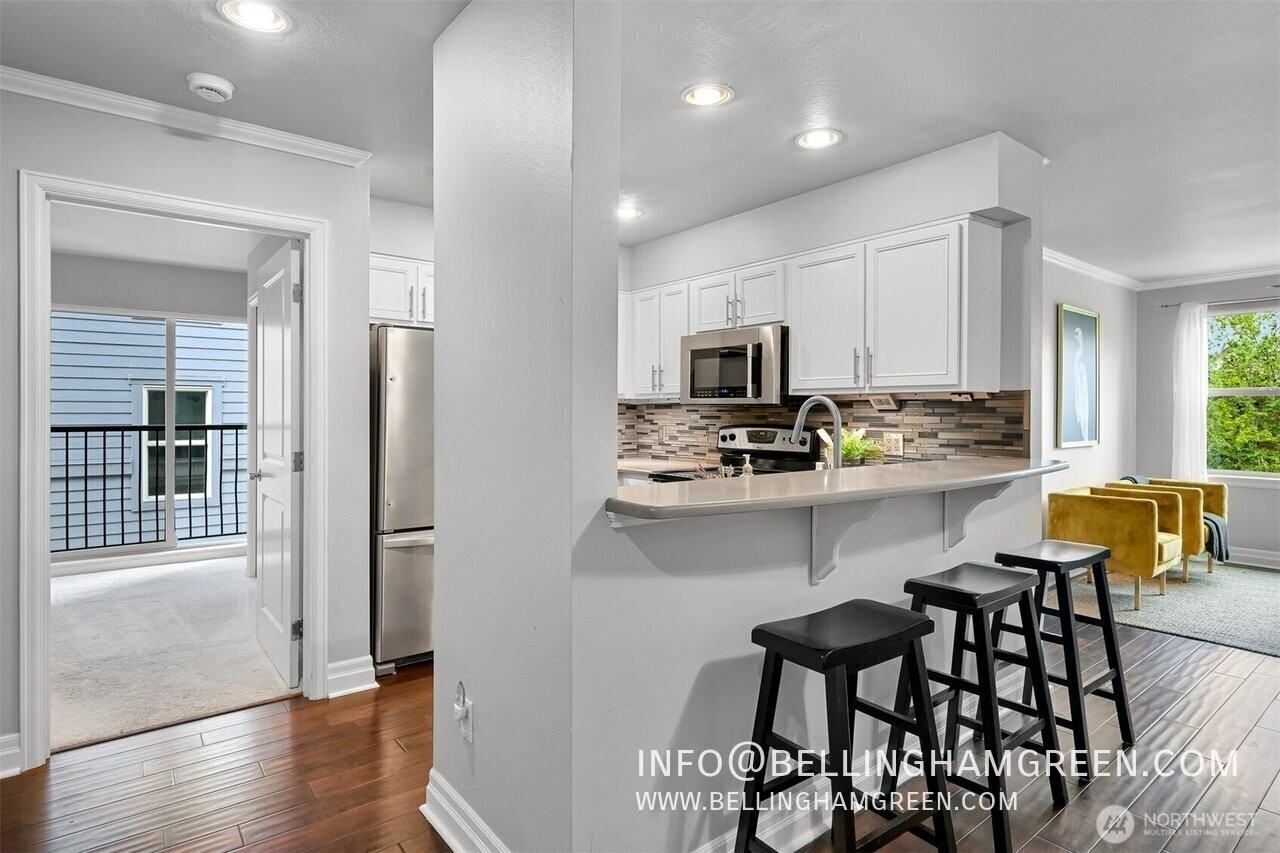 960 Harris Ave #305 - Photo 6 of 32