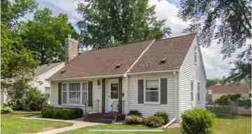 featured image of 748 Hoyt Ave W