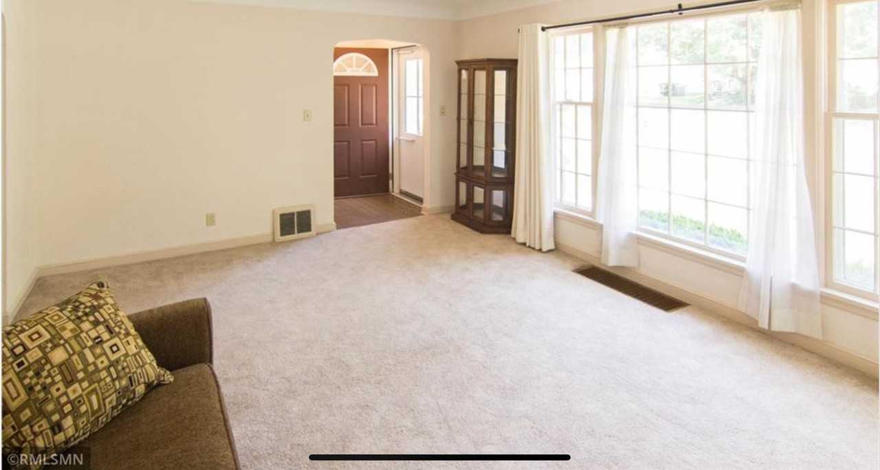 748 Hoyt Ave W - Photo 4 of 15