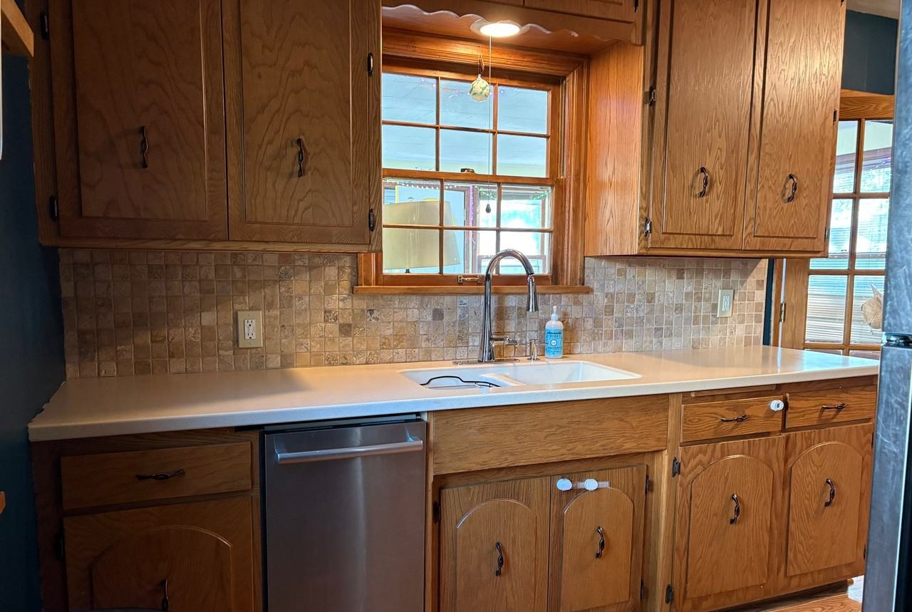 748 Hoyt Ave W - Photo 6 of 15