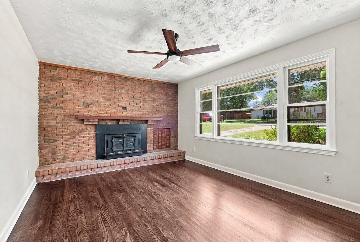 406 Jasmine St - Photo 2 of 6
