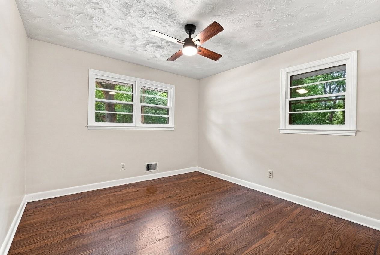 406 Jasmine St - Photo 5 of 6