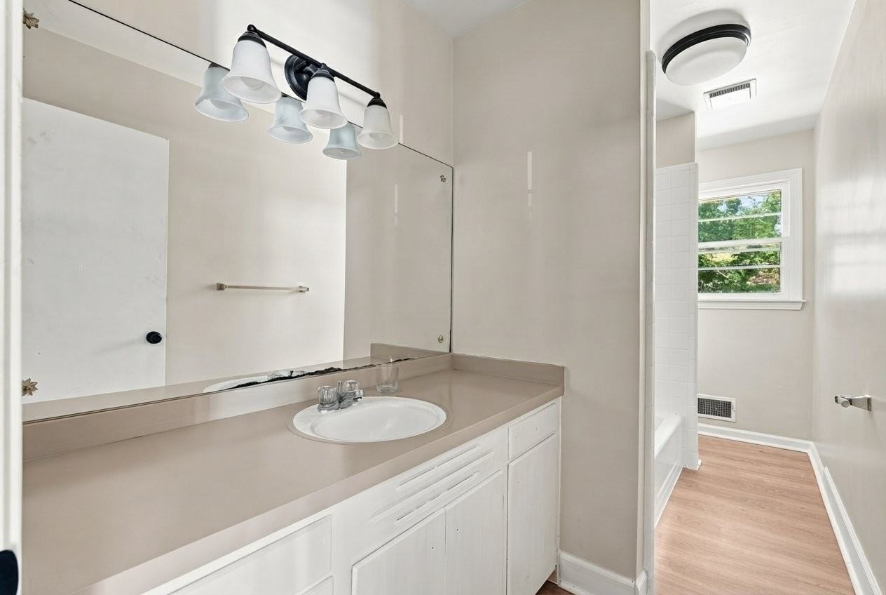 406 Jasmine St - Photo 6 of 6