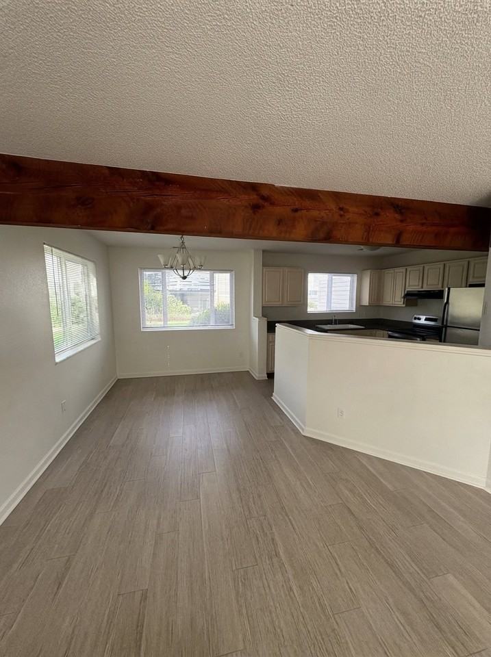 667 Walden Cir - Photo 4 of 14