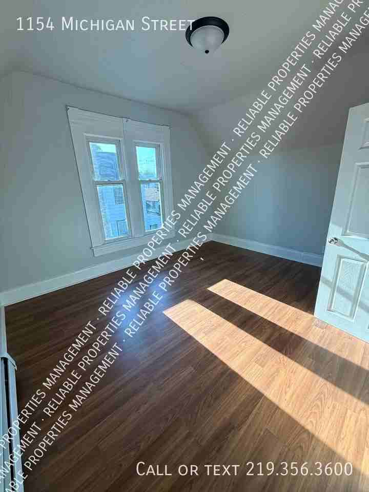 1154 Michigan St - Photo 4 of 12