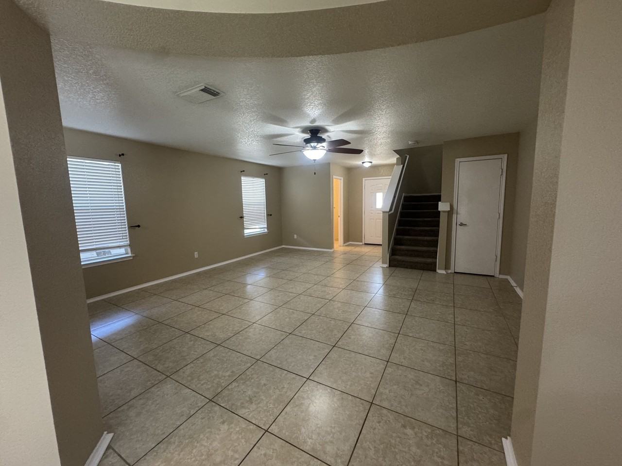 307 Amberdale Oak - Photo 2 of 15