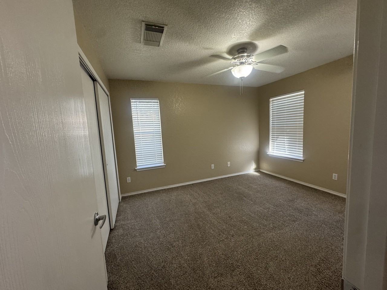 307 Amberdale Oak - Photo 7 of 15