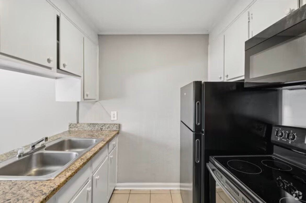 1092 Berkeley St #1 - Photo 4 of 8