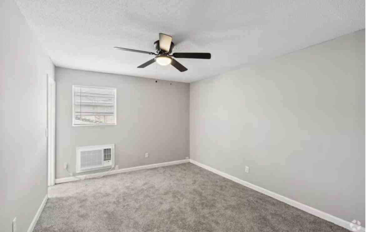 1092 Berkeley St #1 - Photo 5 of 8